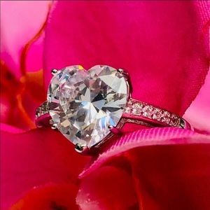 14k white gold Heart shaped diamond ring